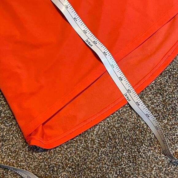 Gap Fit Forgiving Tank in Fire Coral.  Gray Shelf Bra.  Size Medium - Picture 4 of 7